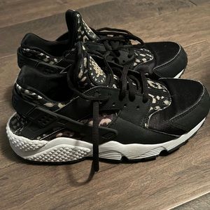 Women’s Nike huaraches